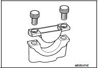 2. Install the main bearing in Tool KV113B0160 (Mot. 1493-01),