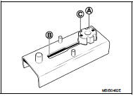 2. Install the guide (D) of Tool KV113B0150 (Mot. 1492-03) onto