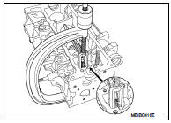 11. Check the valve protrusion using KV113B0040 (Mot. 251-01)